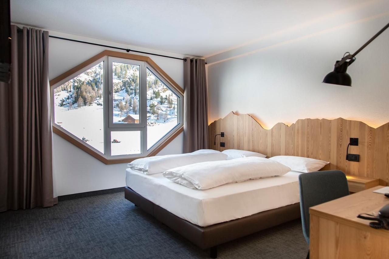 Blu Hotel Senales - Hotel Zirm Maso Corto Pokoj fotografie